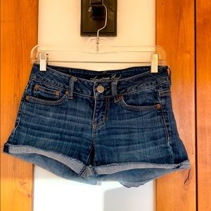 Cuffed short blue jeans